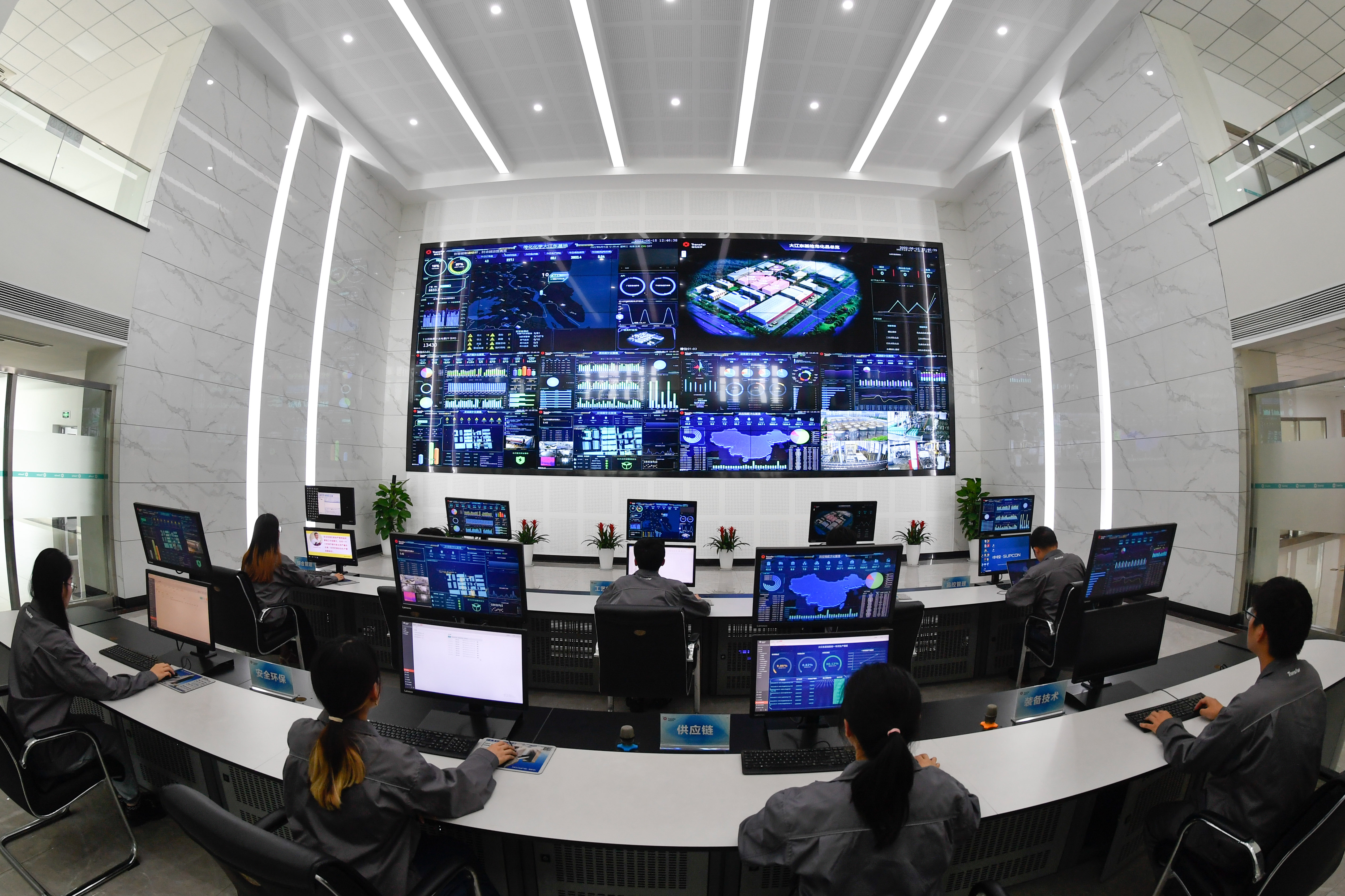 1661130838925426nTnG.jpg 傳化化學(xué)大江東工廠可視化中心.jpg