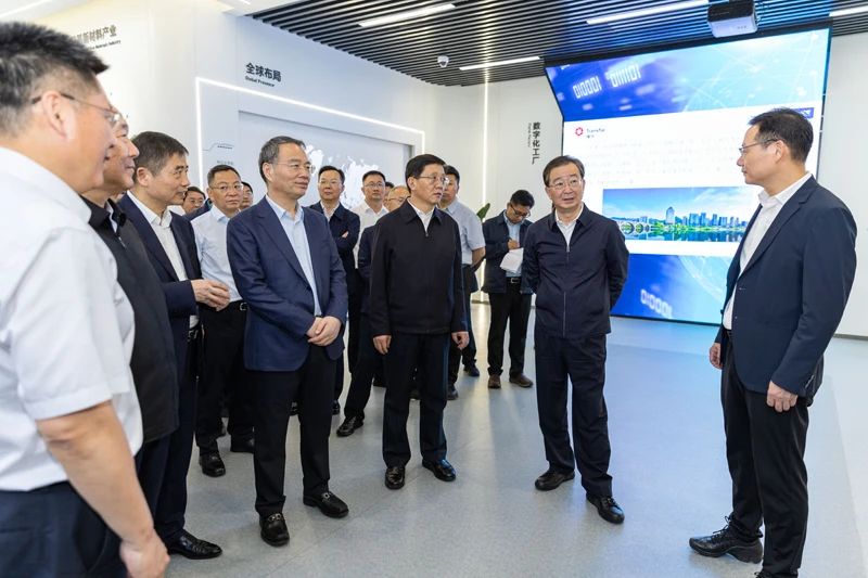 16855271284820045nXt.jpg 4.jpg