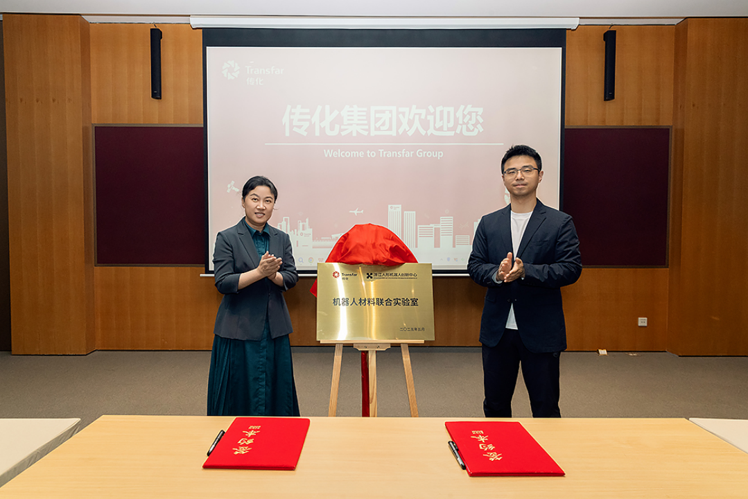 1747029161526016I03G.gif image.gif